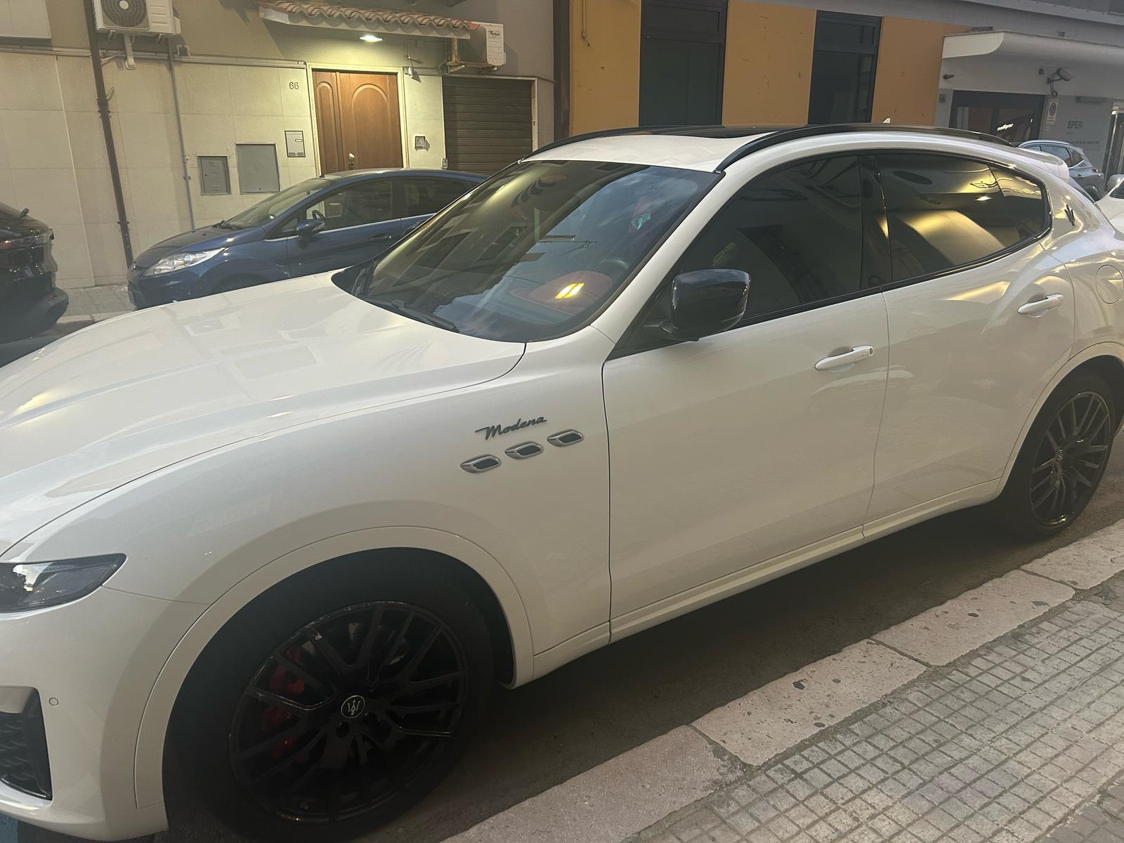 MASERATI LEVANTE MODENA 3.0 V6 – 350CV – Q4 - Foto 1