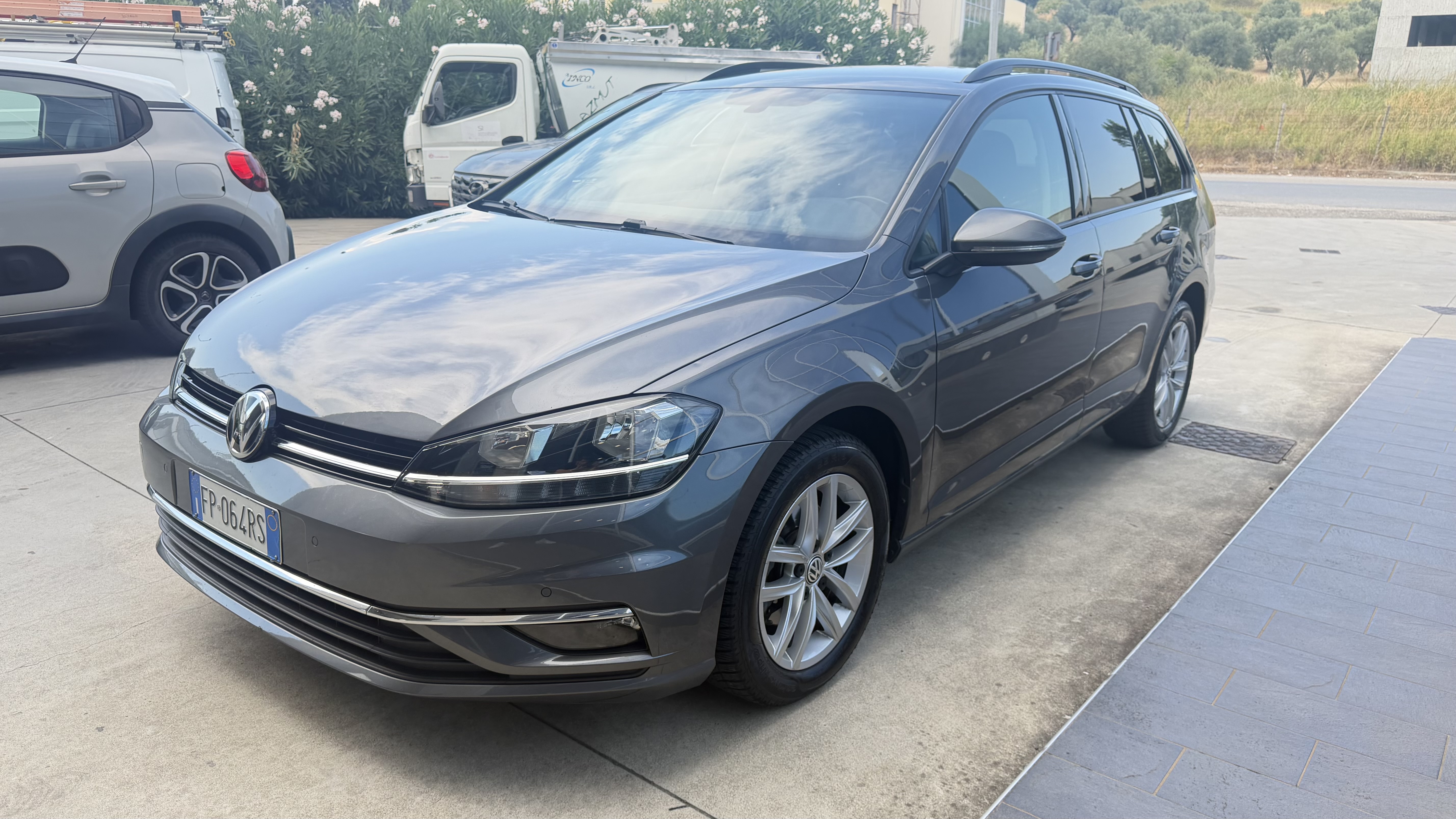 Volkswagen Golf variant 1.6 diesel Dsg 115cv - Foto 1